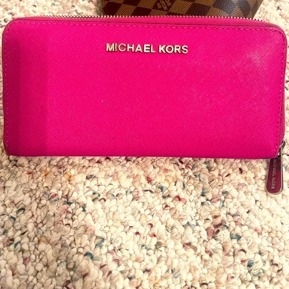 Michael Kors Bags Michael Kors Raspberry Wallet Poshmark